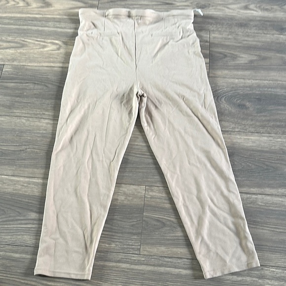 Maternity Tan Cropped Leggings with Elastic Waistband - Picture 5 of 6